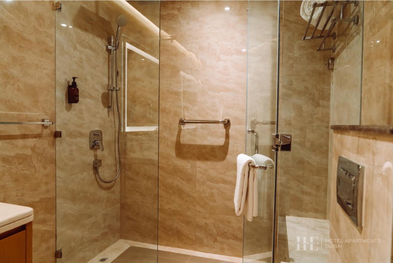 He Hotel Apartments Dubai Quarto foto A shower cubicle